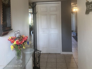 Charming single story, 2 bedroom, 2 bath condo nestled right on Mallards Landing Golf Course in Florida - for sale on GolfHomes.com, golf home, golf lot