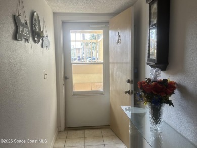 Charming single story, 2 bedroom, 2 bath condo nestled right on Mallards Landing Golf Course in Florida - for sale on GolfHomes.com, golf home, golf lot