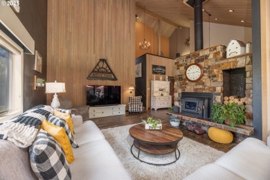 Nestled at the end of a quiet dead-end road, this beautifully on Prineville Golf and Country Club in Oregon - for sale on GolfHomes.com, golf home, golf lot