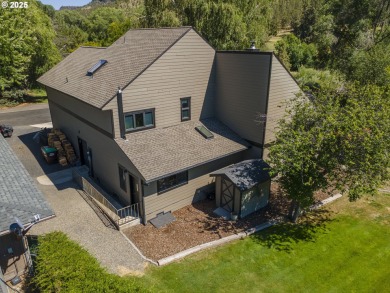 Nestled at the end of a quiet dead-end road, this beautifully on Prineville Golf and Country Club in Oregon - for sale on GolfHomes.com, golf home, golf lot