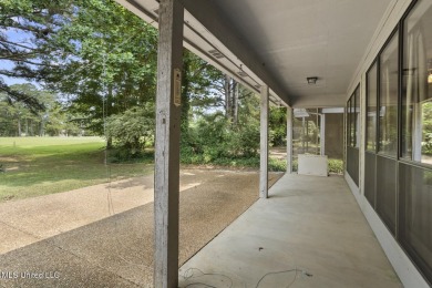 This beautifully maintained 3 bedroom, 2 bath home offers golf on Colonial Country Club Deerfield in Mississippi - for sale on GolfHomes.com, golf home, golf lot