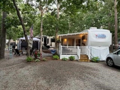 Fantastic 2006 5th wheel with an attached Durabilt sunroom for on Avalon Golf Club in New Jersey - for sale on GolfHomes.com, golf home, golf lot