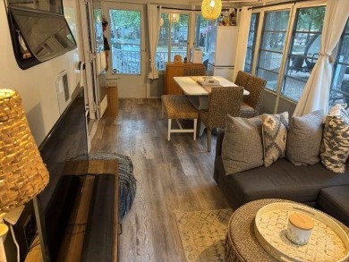 Fantastic 2006 5th wheel with an attached Durabilt sunroom for on Avalon Golf Club in New Jersey - for sale on GolfHomes.com, golf home, golf lot