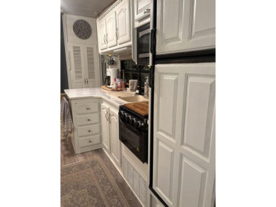 Fantastic 2006 5th wheel with an attached Durabilt sunroom for on Avalon Golf Club in New Jersey - for sale on GolfHomes.com, golf home, golf lot