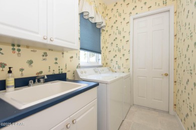 You are going to love this beautiful 3 BR 3 BA home in the on Glen Abbey Golf Club in Florida - for sale on GolfHomes.com, golf home, golf lot