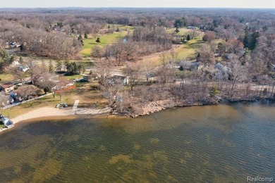 Welcome to your dream home nestled on the shores of beautiful on Hickory Hill Golf Course in Michigan - for sale on GolfHomes.com, golf home, golf lot