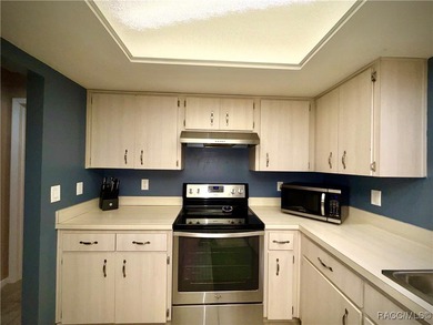 Charming 3/2/2 Home in Sugarmill Woods (Oak Village) set on a on Sugarmill Woods Golf and Country Club in Florida - for sale on GolfHomes.com, golf home, golf lot