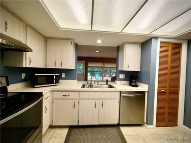 Charming 3/2/2 Home in Sugarmill Woods (Oak Village) set on a on Sugarmill Woods Golf and Country Club in Florida - for sale on GolfHomes.com, golf home, golf lot