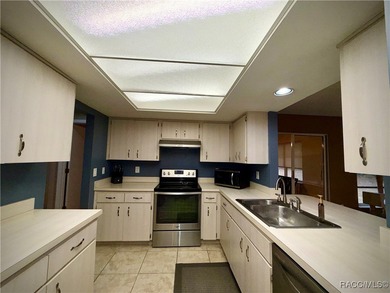 Charming 3/2/2 Home in Sugarmill Woods (Oak Village) set on a on Sugarmill Woods Golf and Country Club in Florida - for sale on GolfHomes.com, golf home, golf lot