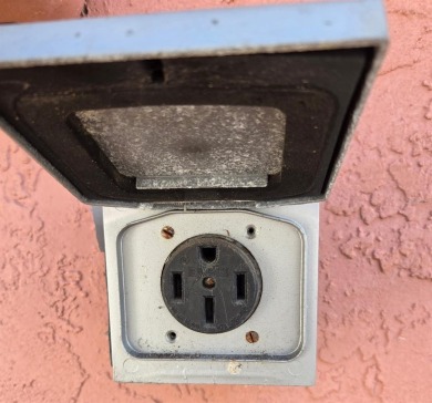 Family Estate home with over 2,000 s/f of living space on Bayou Golf Club in Florida - for sale on GolfHomes.com, golf home, golf lot