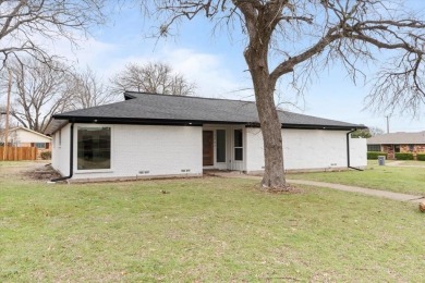 This completely renovated 3-bedroom, 2-bathroom ranch-style home on The Golf Club of Dallas in Texas - for sale on GolfHomes.com, golf home, golf lot