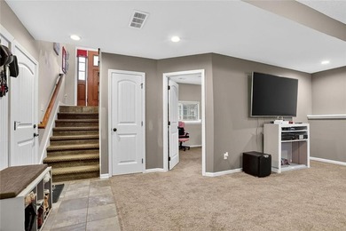 Set in Rollins Landing, this 5 Bedroom, 3 Bathroom home blends on Paradise Pointe Golf Complex in Missouri - for sale on GolfHomes.com, golf home, golf lot