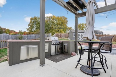 Set in Rollins Landing, this 5 Bedroom, 3 Bathroom home blends on Paradise Pointe Golf Complex in Missouri - for sale on GolfHomes.com, golf home, golf lot