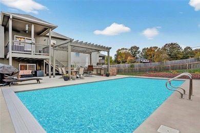 Set in Rollins Landing, this 5 Bedroom, 3 Bathroom home blends on Paradise Pointe Golf Complex in Missouri - for sale on GolfHomes.com, golf home, golf lot