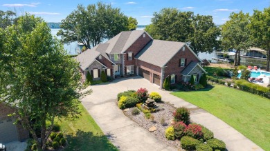 Incredible main lake views! A gorgeous 2024 renovation. A on Patricia Island Golf Club in Oklahoma - for sale on GolfHomes.com, golf home, golf lot