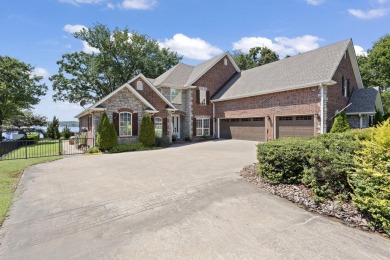 Incredible main lake views! A gorgeous 2024 renovation. A on Patricia Island Golf Club in Oklahoma - for sale on GolfHomes.com, golf home, golf lot