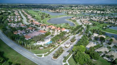 Expansive 3BR/2.5BA home in prestigious Oxford Place at Aberdeen on Aberdeen Golf and Country Club in Florida - for sale on GolfHomes.com, golf home, golf lot