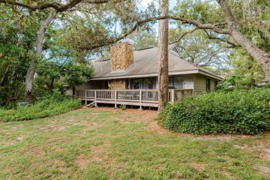 Beautifully Updated 2-Bedroom home in Peaceful Gleneagles, Palm on Innisbrook Resort and Golf Club in Florida - for sale on GolfHomes.com, golf home, golf lot