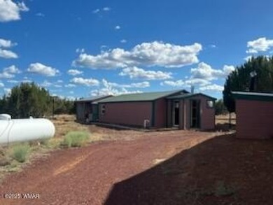 WELCOME TO YOUR DREAM HOME IN THE WHITE MOUNTAIN LAKES AREA! You on Silver Creek Golf Club in Arizona - for sale on GolfHomes.com, golf home, golf lot