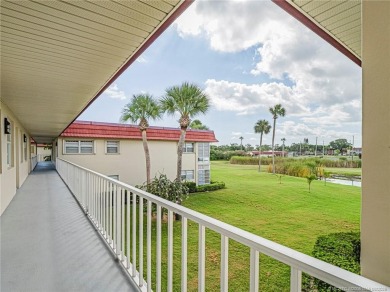MOTIVATED SELLER!! Turn-key 1BR/1.5BA in Vista Royale, Vero's on The American Golf Club in Florida - for sale on GolfHomes.com, golf home, golf lot