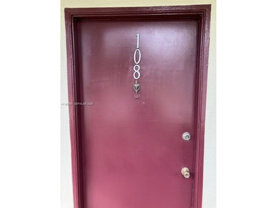 REMODELED, SPACIOUS, 1BR 1.5 BA, CONVENIENTLY LOCATED ON 1ST on Flamingo Lakes Country Club in Florida - for sale on GolfHomes.com, golf home, golf lot