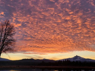 Best value in Black Butte Ranch! Stunning 3240 sqft retreat on Black Butte Ranch Golf Club Glaze Meadow in Oregon - for sale on GolfHomes.com, golf home, golf lot