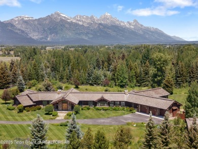 Spacious Larry Berlin designed home on a private cul-de-sac on Jackson Hole Golf and Tennis Club in Wyoming - for sale on GolfHomes.com, golf home, golf lot