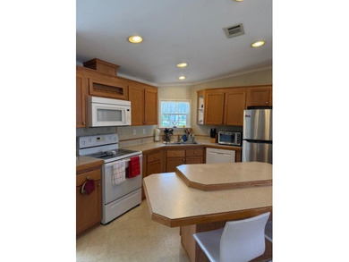 PRICE REDUCTION! ALL OFFERS CONSIDERED!! Light, Bright, and Airy on Spanish Lakes I in Florida - for sale on GolfHomes.com, golf home, golf lot