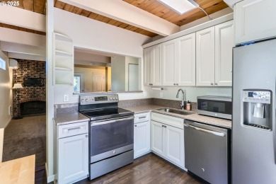 End-unit townhouse with unbeatable golf course lot! With an on Rock Creek Country Club in Oregon - for sale on GolfHomes.com, golf home, golf lot