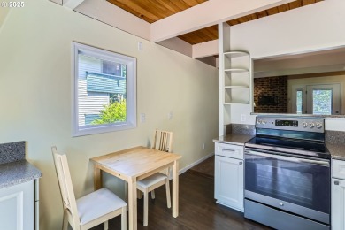End-unit townhouse with unbeatable golf course lot! With an on Rock Creek Country Club in Oregon - for sale on GolfHomes.com, golf home, golf lot