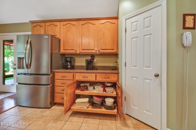 WOW! Looking for PERFECTION?! This elegant ranch home is located on Heatherhurst Golf Course in Tennessee - for sale on GolfHomes.com, golf home, golf lot