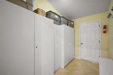 Welcome to this beautifully maintained 3/2 TURNKEY Amarillo on The Links of Spruce Creek in Florida - for sale on GolfHomes.com, golf home, golf lot