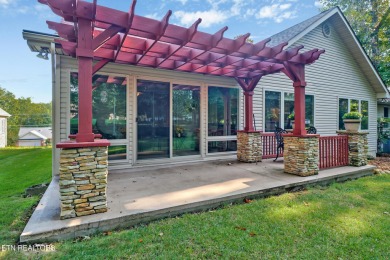 WOW! Looking for PERFECTION?! This elegant ranch home is located on Heatherhurst Golf Course in Tennessee - for sale on GolfHomes.com, golf home, golf lot