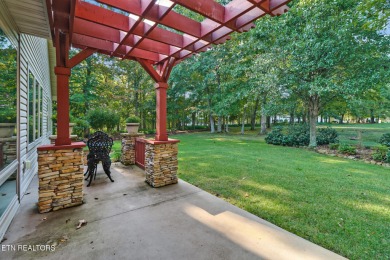 WOW! Looking for PERFECTION?! This elegant ranch home is located on Heatherhurst Golf Course in Tennessee - for sale on GolfHomes.com, golf home, golf lot