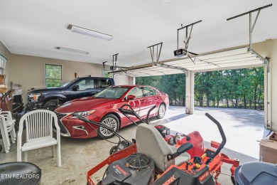 WOW! Looking for PERFECTION?! This elegant ranch home is located on Heatherhurst Golf Course in Tennessee - for sale on GolfHomes.com, golf home, golf lot