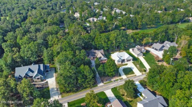 WOW! Looking for PERFECTION?! This elegant ranch home is located on Heatherhurst Golf Course in Tennessee - for sale on GolfHomes.com, golf home, golf lot