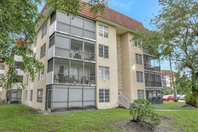 Beautiful spacious first floor condo in the desirable Inverrary on Inverrary Country Club in Florida - for sale on GolfHomes.com, golf home, golf lot