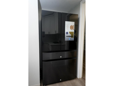 Beautiful spacious first floor condo in the desirable Inverrary on Inverrary Country Club in Florida - for sale on GolfHomes.com, golf home, golf lot