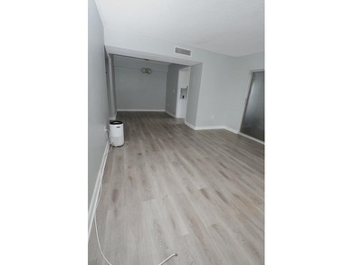 Beautiful spacious first floor condo in the desirable Inverrary on Inverrary Country Club in Florida - for sale on GolfHomes.com, golf home, golf lot