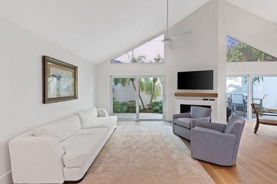 This single story home offers 3 bedrooms, 3.5 baths, 2 car on Jonathans Landing Golf Club in Florida - for sale on GolfHomes.com, golf home, golf lot