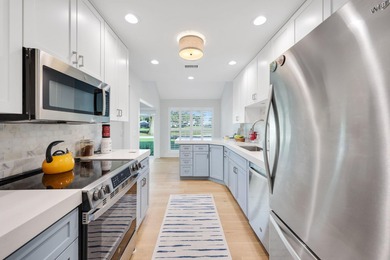 This single story home offers 3 bedrooms, 3.5 baths, 2 car on Jonathans Landing Golf Club in Florida - for sale on GolfHomes.com, golf home, golf lot