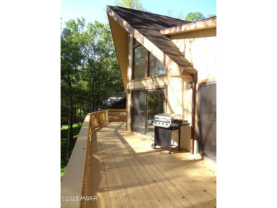 CLASSIC LAKE WALLENPAUPACK PROW FRONT CHALET IN BEAUTIFUL on Paupack Hills Golf and Country Club in Pennsylvania - for sale on GolfHomes.com, golf home, golf lot