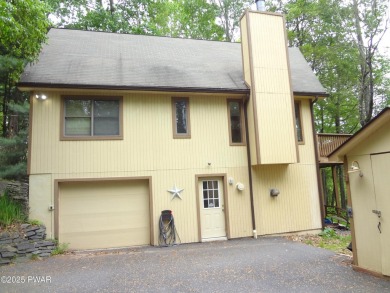 CLASSIC LAKE WALLENPAUPACK PROW FRONT CHALET IN BEAUTIFUL on Paupack Hills Golf and Country Club in Pennsylvania - for sale on GolfHomes.com, golf home, golf lot