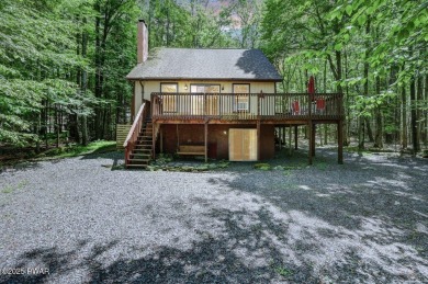 Beautifully Updated Saltbox Home in The Hideout!Tucked within on The Hideout Golf in Pennsylvania - for sale on GolfHomes.com, golf home, golf lot