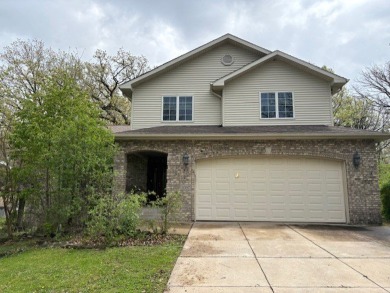 Check out this magnificent home located on Lincoln Oaks golf on Lincoln Oaks Golf Course in Illinois - for sale on GolfHomes.com, golf home, golf lot