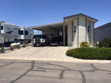 Come see this very clean and well-kept park model in desirable on Juniper Ridge R.V. Golf Resort in Arizona - for sale on GolfHomes.com, golf home, golf lot