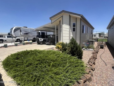 Come see this very clean and well-kept park model in desirable on Juniper Ridge R.V. Golf Resort in Arizona - for sale on GolfHomes.com, golf home, golf lot