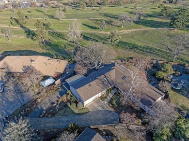 This beautifully maintained 3-bedroom, 2.5-bath single-level on Oak Knoll Golf Course in Oregon - for sale on GolfHomes.com, golf home, golf lot