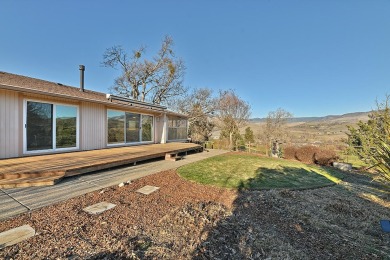 This beautifully maintained 3-bedroom, 2.5-bath single-level on Oak Knoll Golf Course in Oregon - for sale on GolfHomes.com, golf home, golf lot