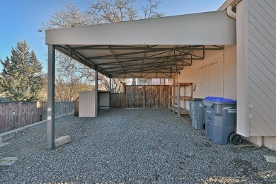 This beautifully maintained 3-bedroom, 2.5-bath single-level on Oak Knoll Golf Course in Oregon - for sale on GolfHomes.com, golf home, golf lot